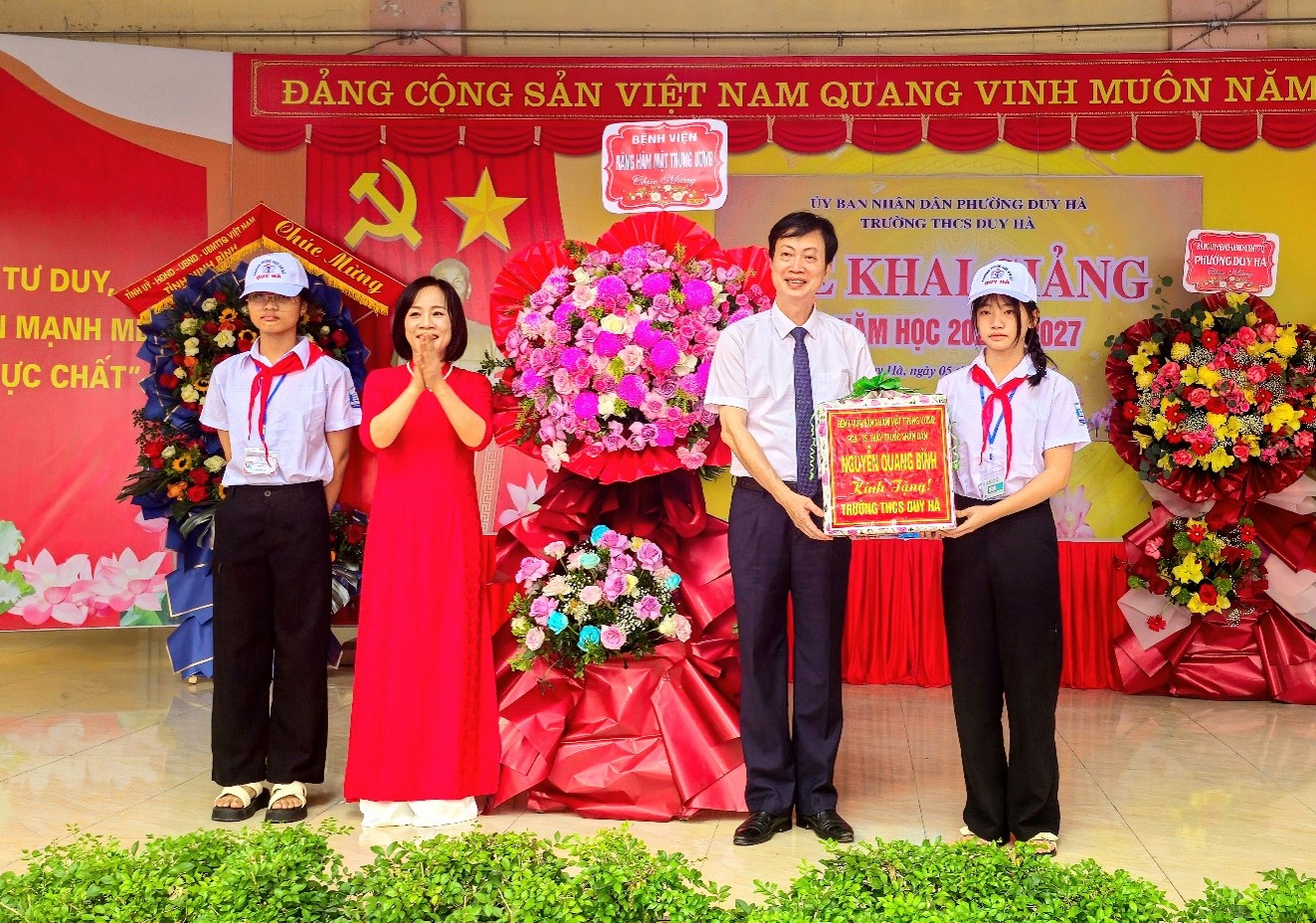 BỆNH VIỆN RĂNG HÀM MẶT TRUNG ƯƠNG HÀ NỘI THĂM, LÀM VIỆC VÀ DỰ LỄ KHAI GIẢNG TẠI NINH BÌNH